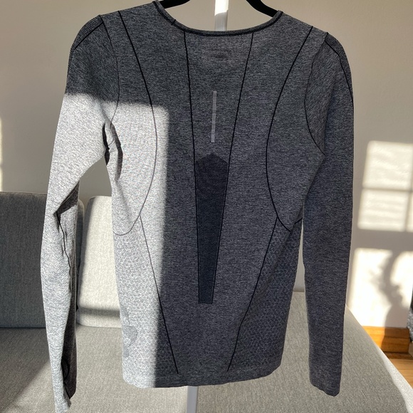 Nike Dri-FIT | Long-Sleeve Training Top - Picture 2 of 10